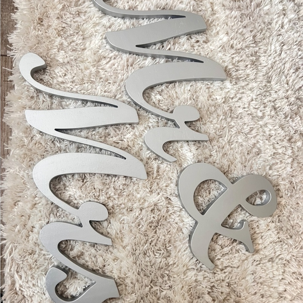 Silver Wall Decor 'Mr & Mrs' Sign